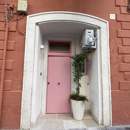 Quiet And Stylish - Bari City Center, Minutes To Station Exterior photo